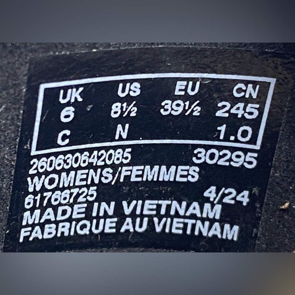 WOMENS CLARKS ASHLAND LANE SLIP-ON BLACK SUEDE LOAFERS US SIZE 8.5 NARROW (NWT) - Picture 9 of 9